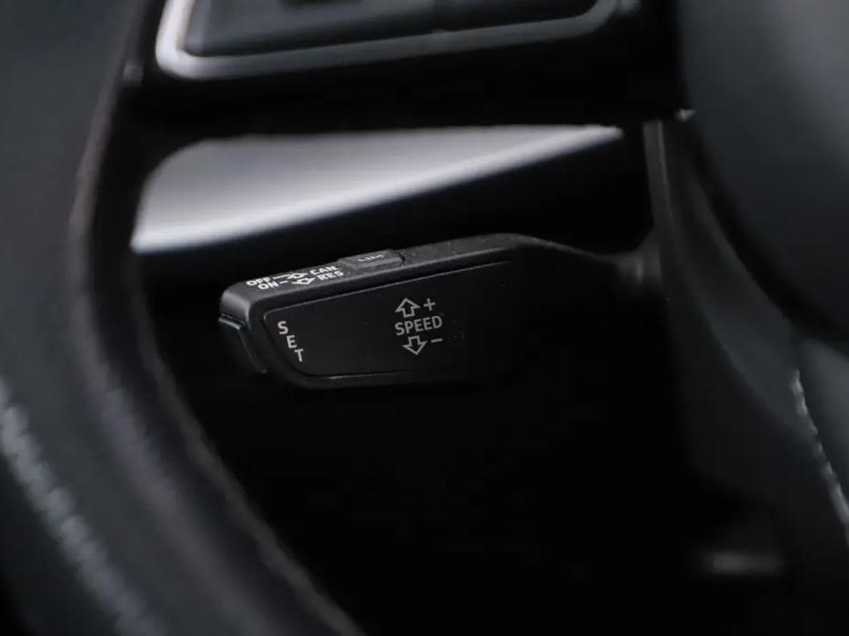 Audi A3 Sportback 40 TFSIe S-Line Pano CarPlay Cruise Navi
