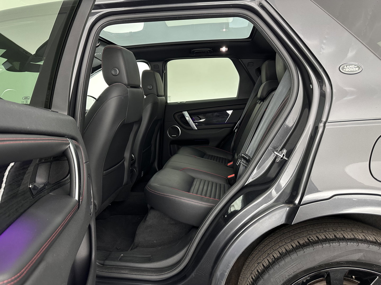 Land Rover Discovery Sport P300e 1.5 R-Dynamic HSE (Plug-in) (INCL-BTW) *PANO | ADAPTIVE-CRUISE | LEATHER | FULL-LED | BLINDSPOT | CAMERA | MERIDIAN-AUDIO | BLINDSPOT | KEYLESS | SHIFTPADDLES | PRIVACYGLASS | NAVI-FULLMAP | MEMORY-PACK | AMBIENT-LIGHT