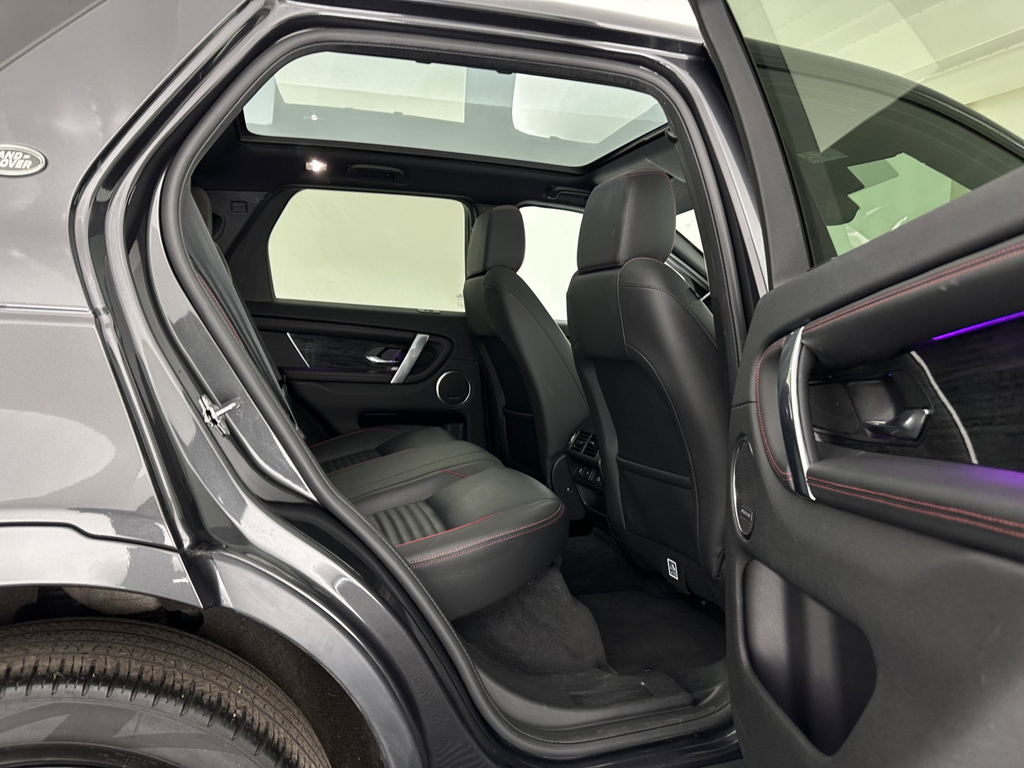 Land Rover Discovery Sport P300e 1.5 R-Dynamic HSE (Plug-in) (INCL-BTW) *PANO | ADAPTIVE-CRUISE | LEATHER | FULL-LED | BLINDSPOT | CAMERA | MERIDIAN-AUDIO | BLINDSPOT | KEYLESS | SHIFTPADDLES | PRIVACYGLASS | NAVI-FULLMAP | MEMORY-PACK | AMBIENT-LIGHT