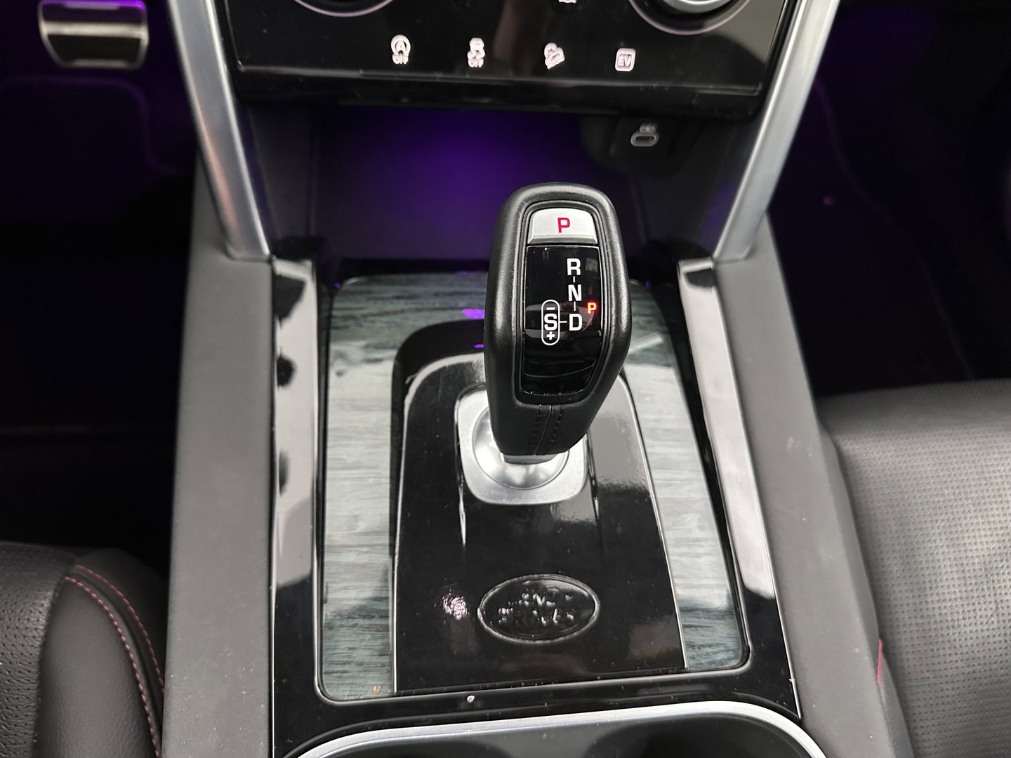 Land Rover Discovery Sport P300e 1.5 R-Dynamic HSE (Plug-in) (INCL-BTW) *PANO | ADAPTIVE-CRUISE | LEATHER | FULL-LED | BLINDSPOT | CAMERA | MERIDIAN-AUDIO | BLINDSPOT | KEYLESS | SHIFTPADDLES | PRIVACYGLASS | NAVI-FULLMAP | MEMORY-PACK | AMBIENT-LIGHT
