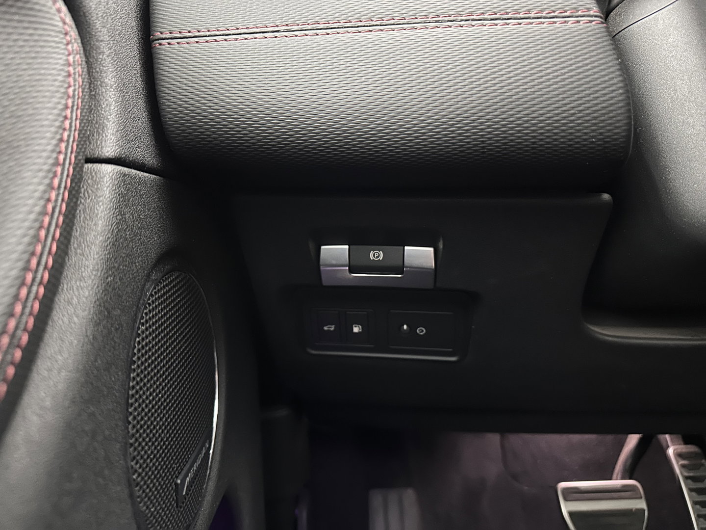 Land Rover Discovery Sport P300e 1.5 R-Dynamic HSE (Plug-in) (INCL-BTW) *PANO | ADAPTIVE-CRUISE | LEATHER | FULL-LED | BLINDSPOT | CAMERA | MERIDIAN-AUDIO | BLINDSPOT | KEYLESS | SHIFTPADDLES | PRIVACYGLASS | NAVI-FULLMAP | MEMORY-PACK | AMBIENT-LIGHT