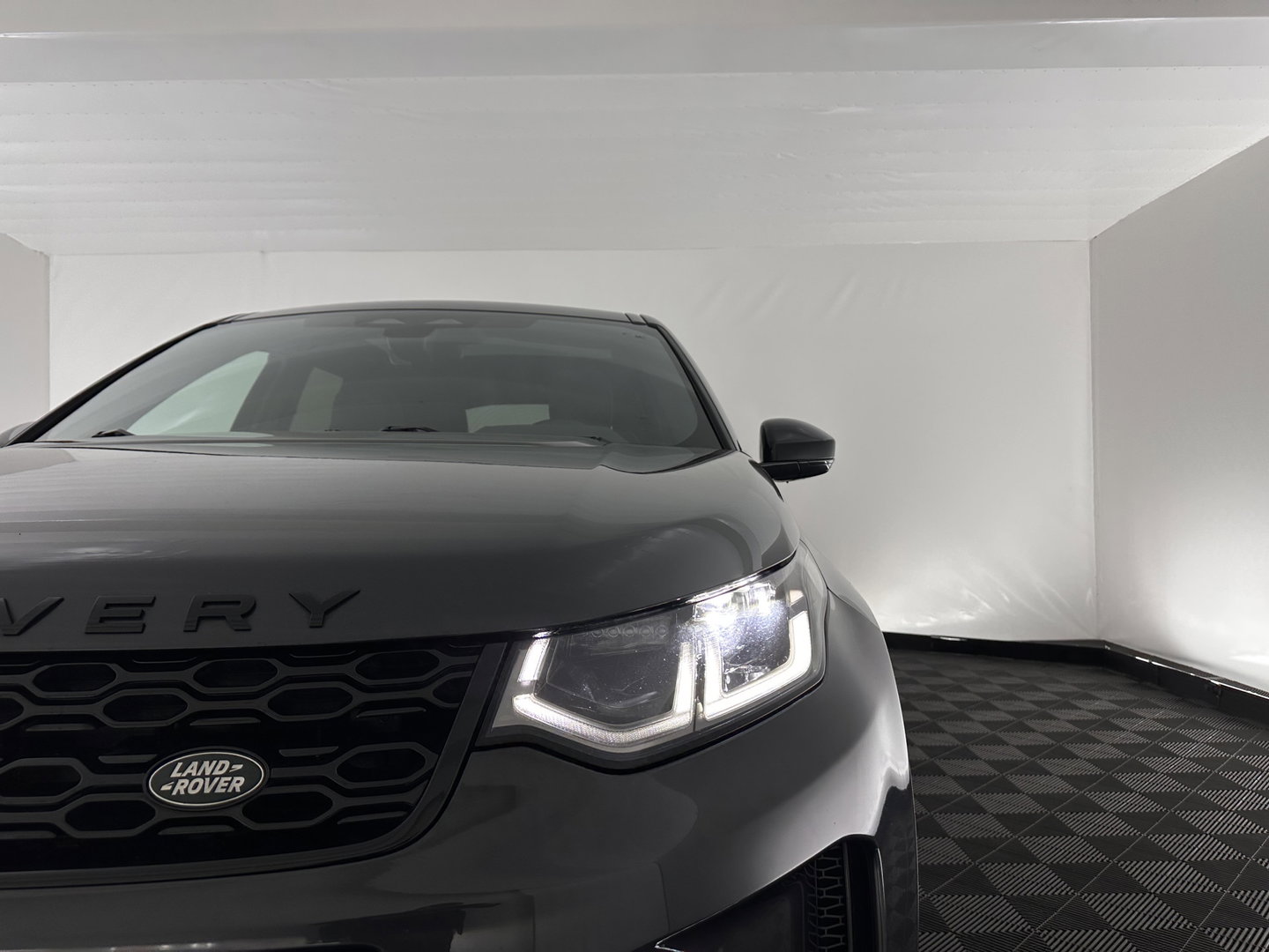 Land Rover Discovery Sport P300e 1.5 R-Dynamic HSE (Plug-in) (INCL-BTW) *PANO | ADAPTIVE-CRUISE | LEATHER | FULL-LED | BLINDSPOT | CAMERA | MERIDIAN-AUDIO | BLINDSPOT | KEYLESS | SHIFTPADDLES | PRIVACYGLASS | NAVI-FULLMAP | MEMORY-PACK | AMBIENT-LIGHT