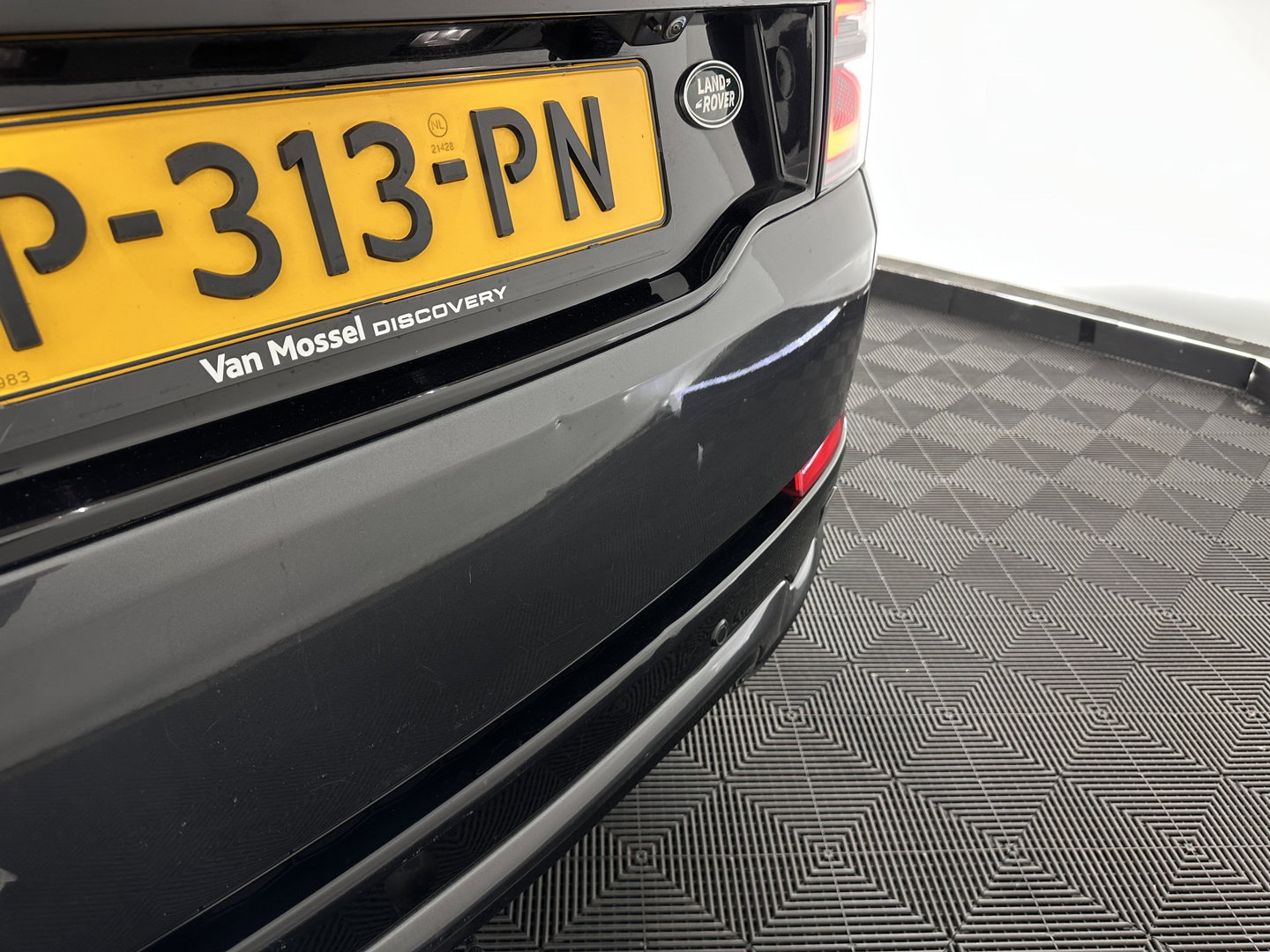 Land Rover Discovery Sport P300e 1.5 R-Dynamic HSE (Plug-in) (INCL-BTW) *PANO | ADAPTIVE-CRUISE | LEATHER | FULL-LED | BLINDSPOT | CAMERA | MERIDIAN-AUDIO | BLINDSPOT | KEYLESS | SHIFTPADDLES | PRIVACYGLASS | NAVI-FULLMAP | MEMORY-PACK | AMBIENT-LIGHT