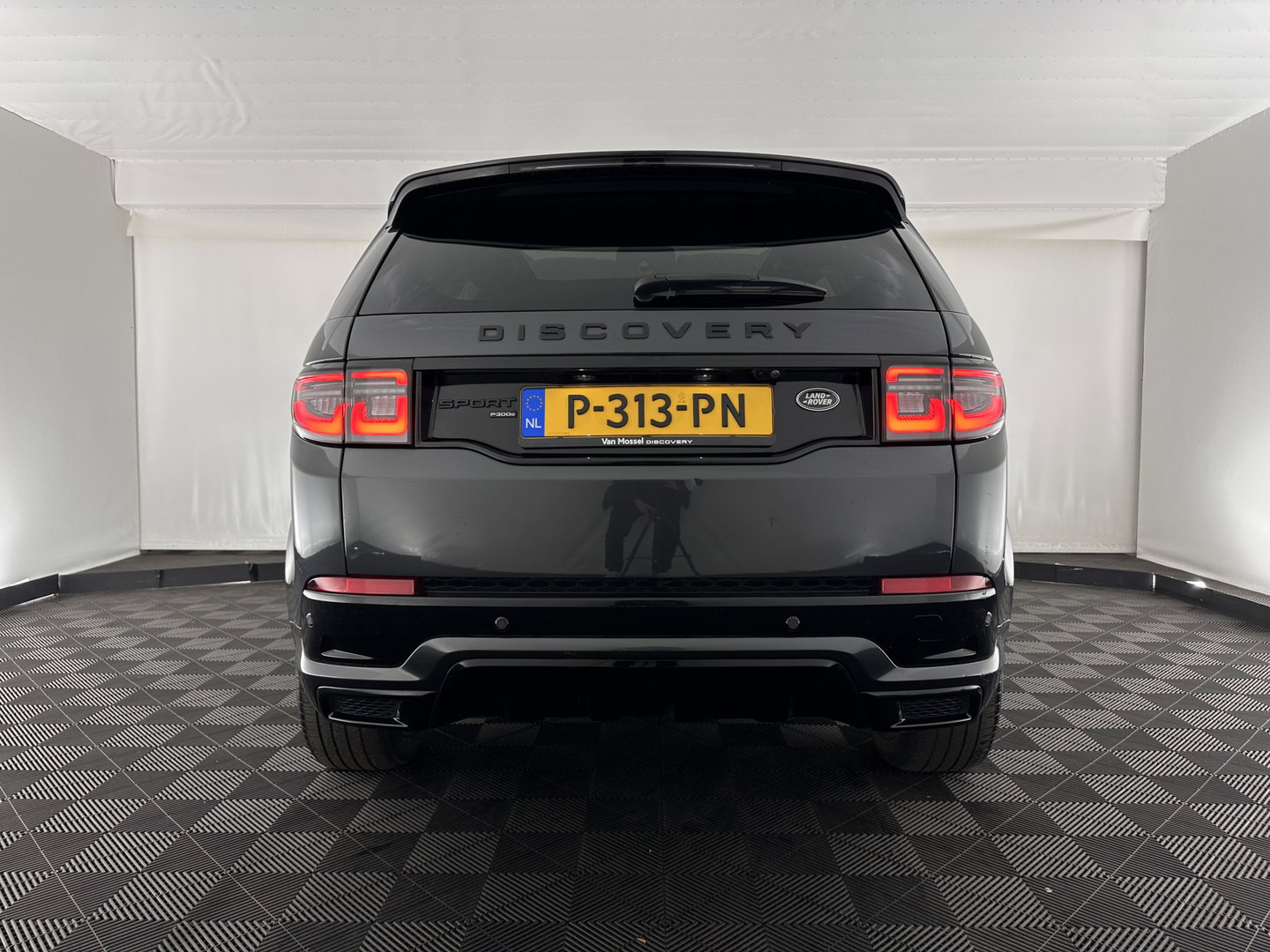 Land Rover Discovery Sport P300e 1.5 R-Dynamic HSE (Plug-in) (INCL-BTW) *PANO | ADAPTIVE-CRUISE | LEATHER | FULL-LED | BLINDSPOT | CAMERA | MERIDIAN-AUDIO | BLINDSPOT | KEYLESS | SHIFTPADDLES | PRIVACYGLASS | NAVI-FULLMAP | MEMORY-PACK | AMBIENT-LIGHT