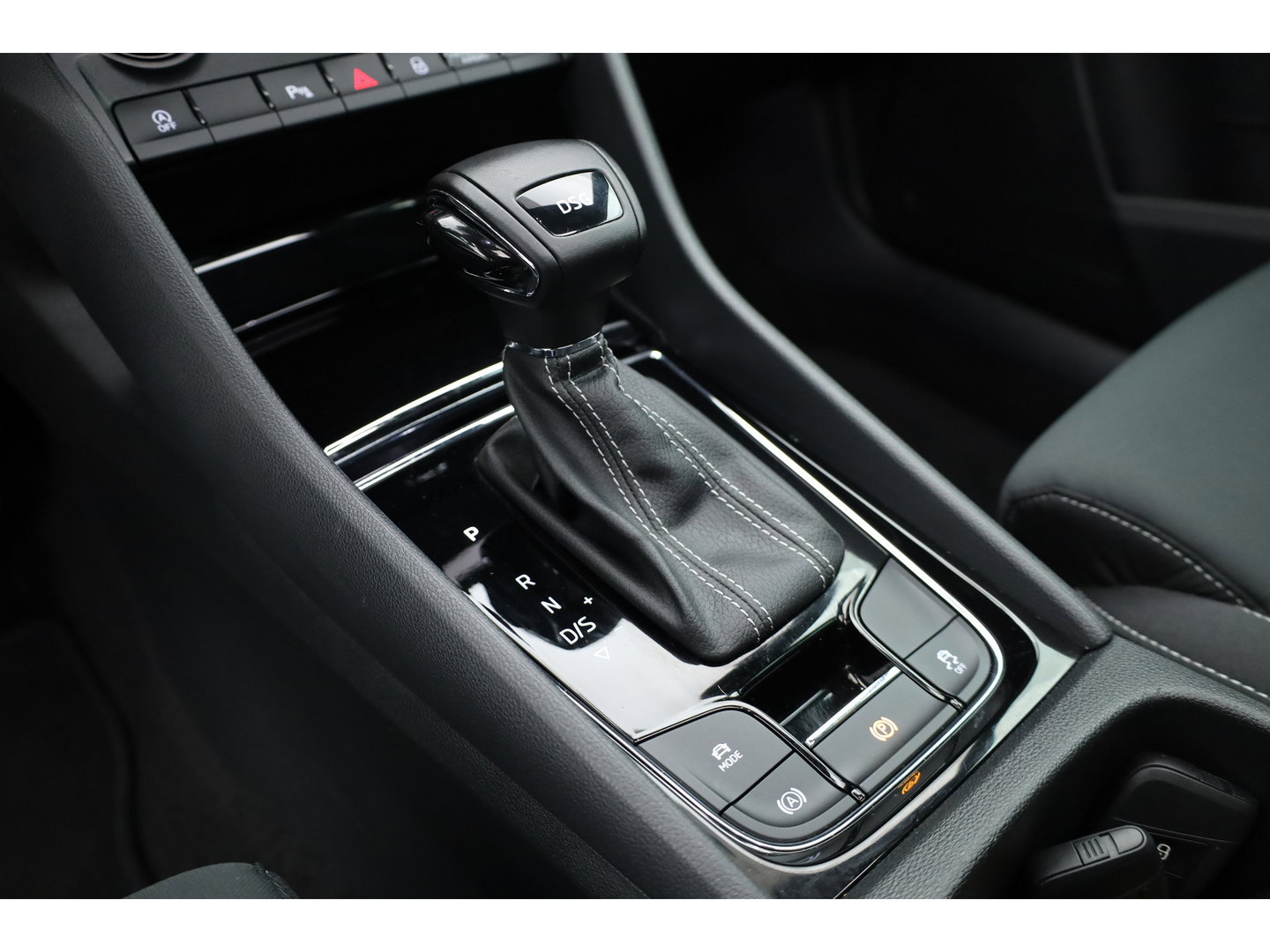Škoda Karoq 1.5 TSI ACT Sportline Business | Dig. Cockpit | Pano | Elek. Trekhaak | Krell Audio | Adapt. Cruise | Keyless | Stoel-Stuurverw. |