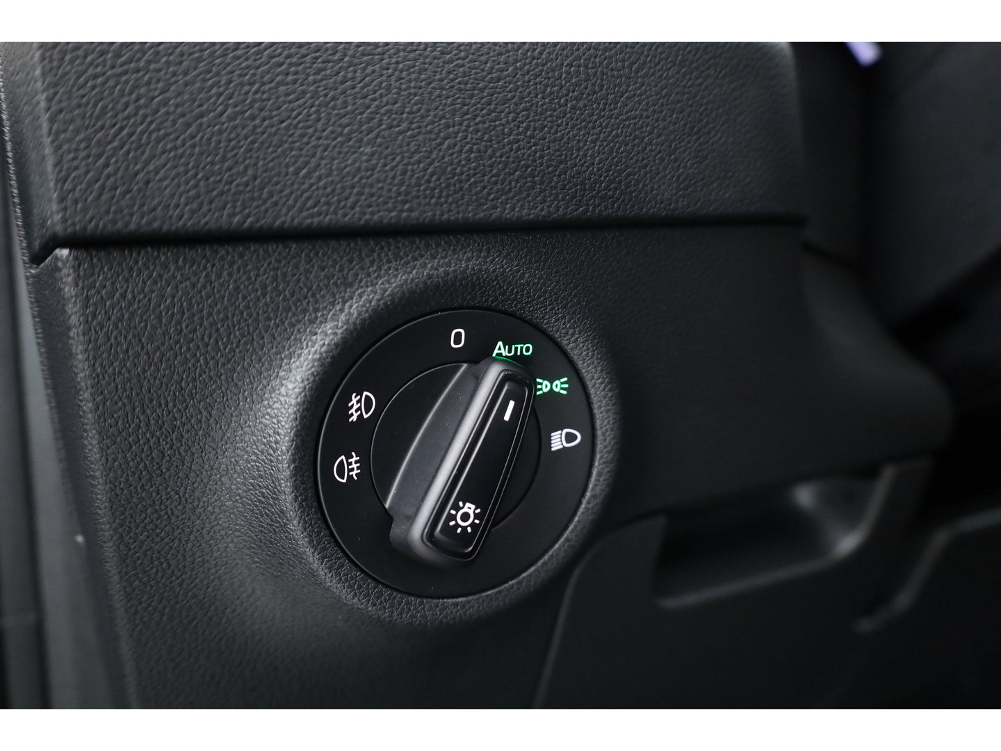 Škoda Karoq 1.5 TSI ACT Sportline Business | Dig. Cockpit | Pano | Elek. Trekhaak | Krell Audio | Adapt. Cruise | Keyless | Stoel-Stuurverw. |