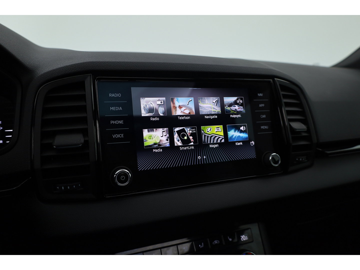 Škoda Karoq 1.5 TSI ACT Sportline Business | Dig. Cockpit | Pano | Elek. Trekhaak | Krell Audio | Adapt. Cruise | Keyless | Stoel-Stuurverw. |