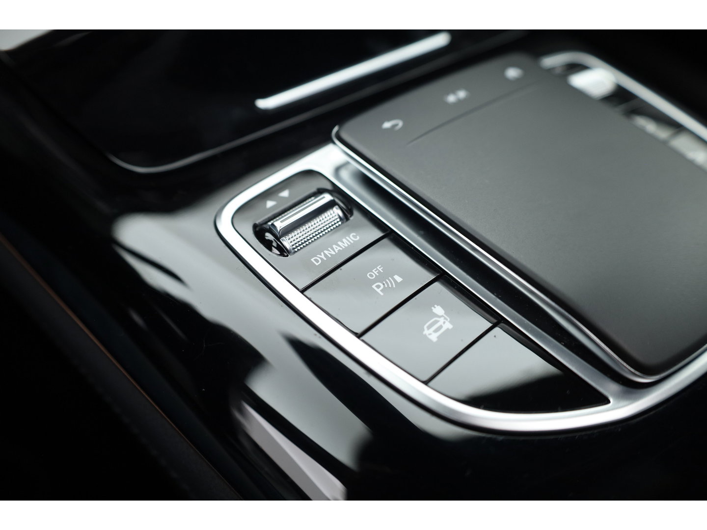 Mercedes-Benz EQC 400 4MATIC AMG Line Premium Plus 80 kWh | SOH 96% | S/K Dak (Pano ) | 360cam | Adapt. Cruise | Memory | Stoelverw. | Dodehoek | Matrix Led