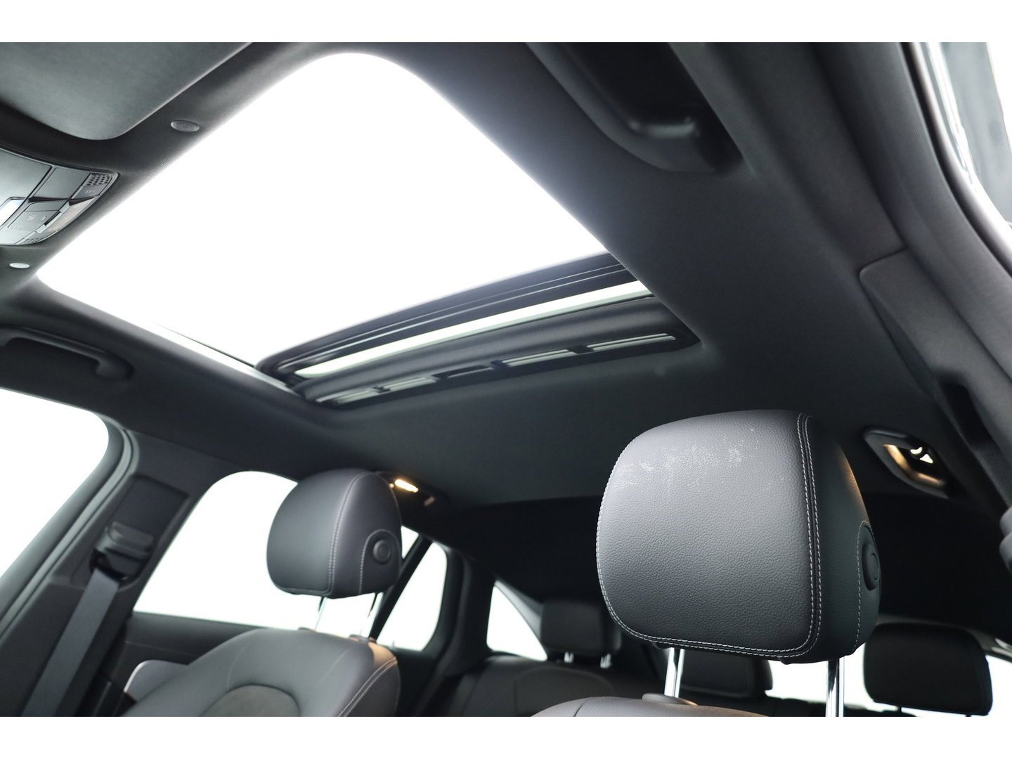 Mercedes-Benz EQC 400 4MATIC AMG Line Premium Plus 80 kWh | SOH 96% | S/K Dak (Pano ) | 360cam | Adapt. Cruise | Memory | Stoelverw. | Dodehoek | Matrix Led