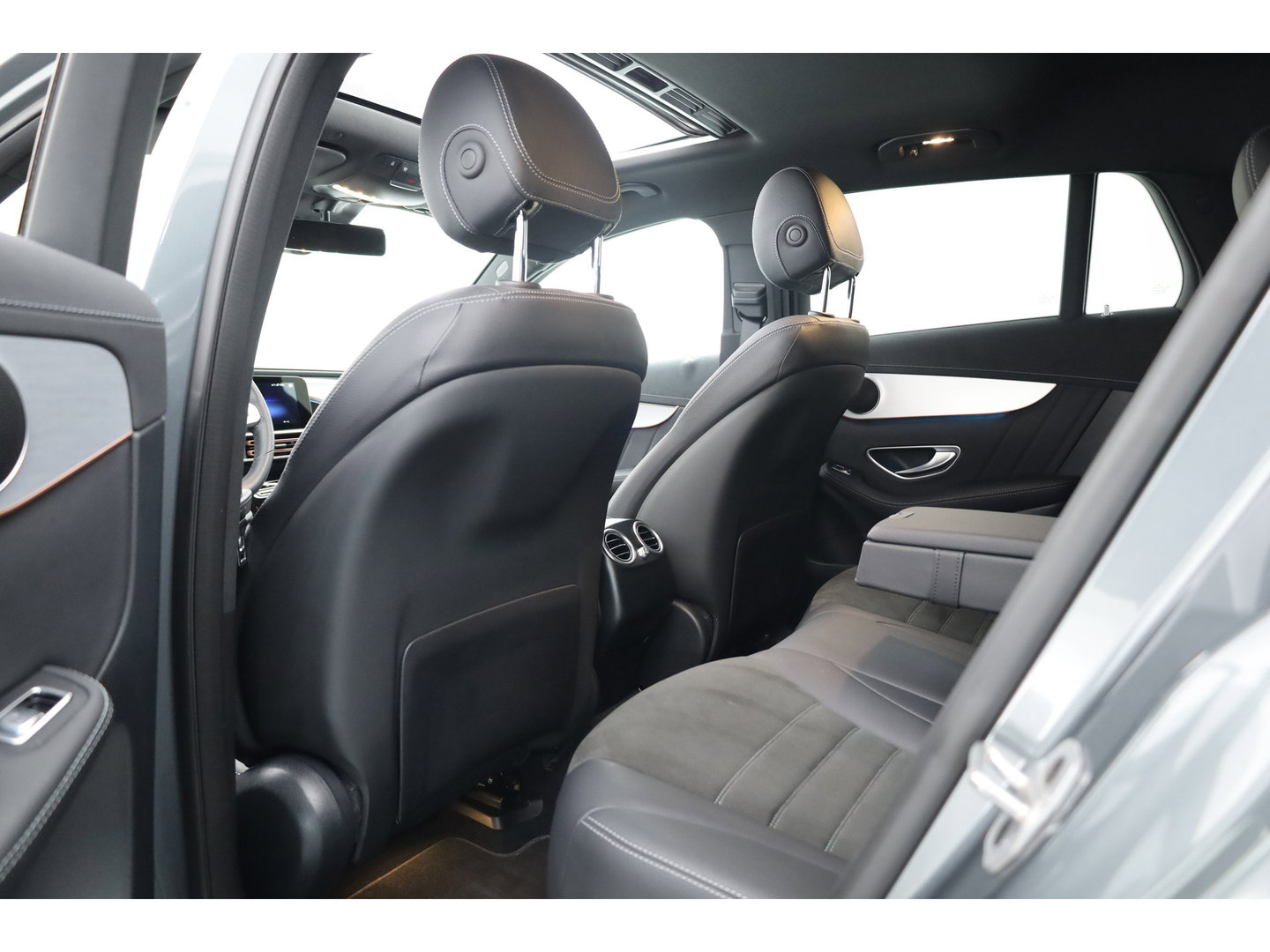 Mercedes-Benz EQC 400 4MATIC AMG Line Premium Plus 80 kWh | SOH 96% | S/K Dak (Pano ) | 360cam | Adapt. Cruise | Memory | Stoelverw. | Dodehoek | Matrix Led