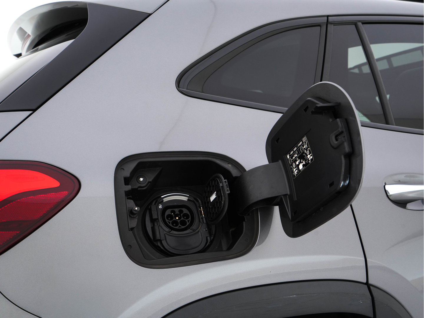 Mercedes-Benz GLA 250 e AMG Limited Business Solution (Plug-In) (INCL-BTW) Aut. *PANO | LEATHER-MICROFIBRE | MEMORY-PACK | WIDESCREEN-COCKPIT | MULTIBEAM-LED | AMBIENTLIGHT | KEYLESS | CAMERA | M-BUX-NAVI | ECC | SHIFTPADDLES | PDC | CRUISE | DAB | HEATED