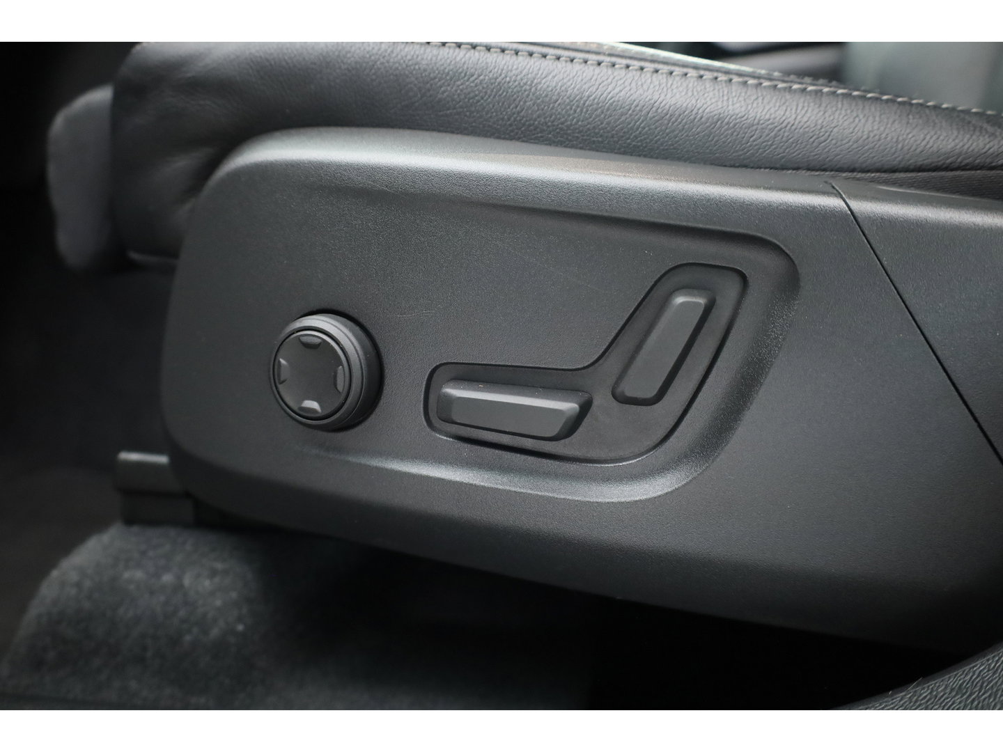 Volvo XC40 1.5 T4 Plug-in hybrid Plus Bright | SOH 97.4% | Cruise Contr. | Keyless | Camera | Apple CarPlay | Harman Kardon | Stoel-Stuurverw. | Memory R