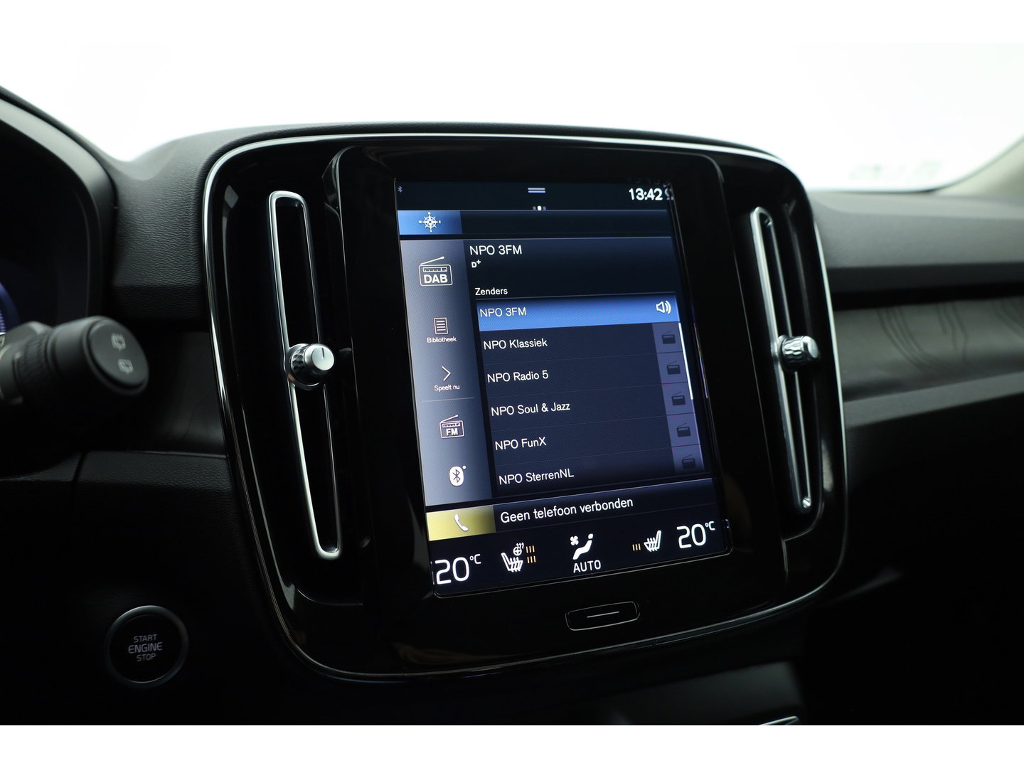 Volvo XC40 1.5 T4 Plug-in hybrid Plus Bright | SOH 97.4% | Cruise Contr. | Keyless | Camera | Apple CarPlay | Harman Kardon | Stoel-Stuurverw. | Memory R