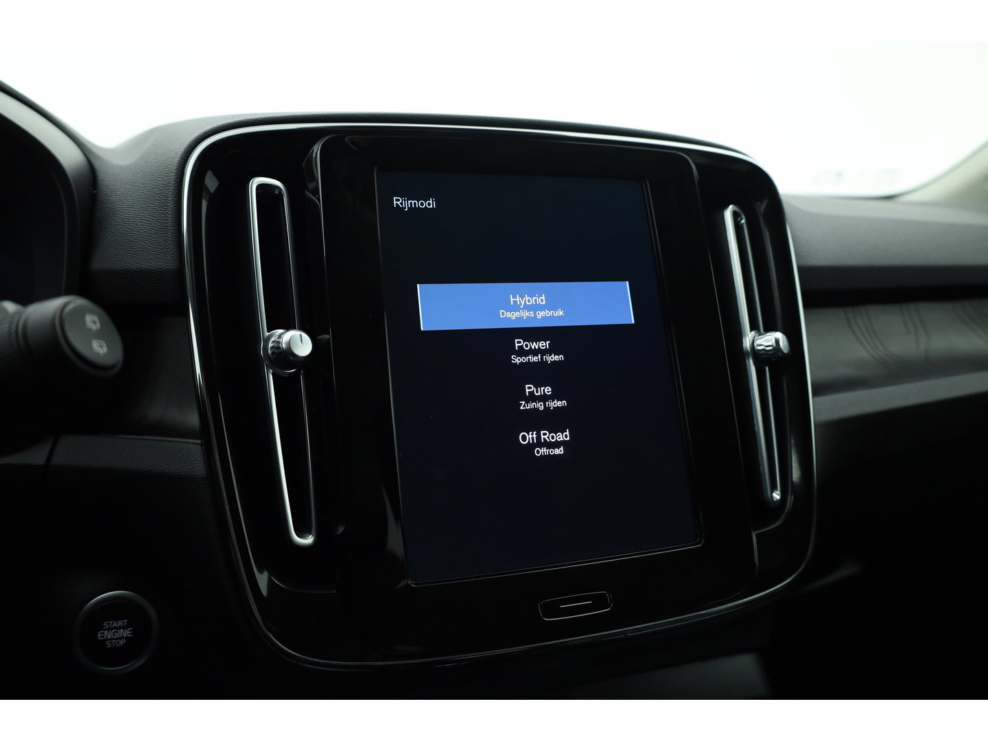 Volvo XC40 1.5 T4 Plug-in hybrid Plus Bright | SOH 97.4% | Cruise Contr. | Keyless | Camera | Apple CarPlay | Harman Kardon | Stoel-Stuurverw. | Memory R