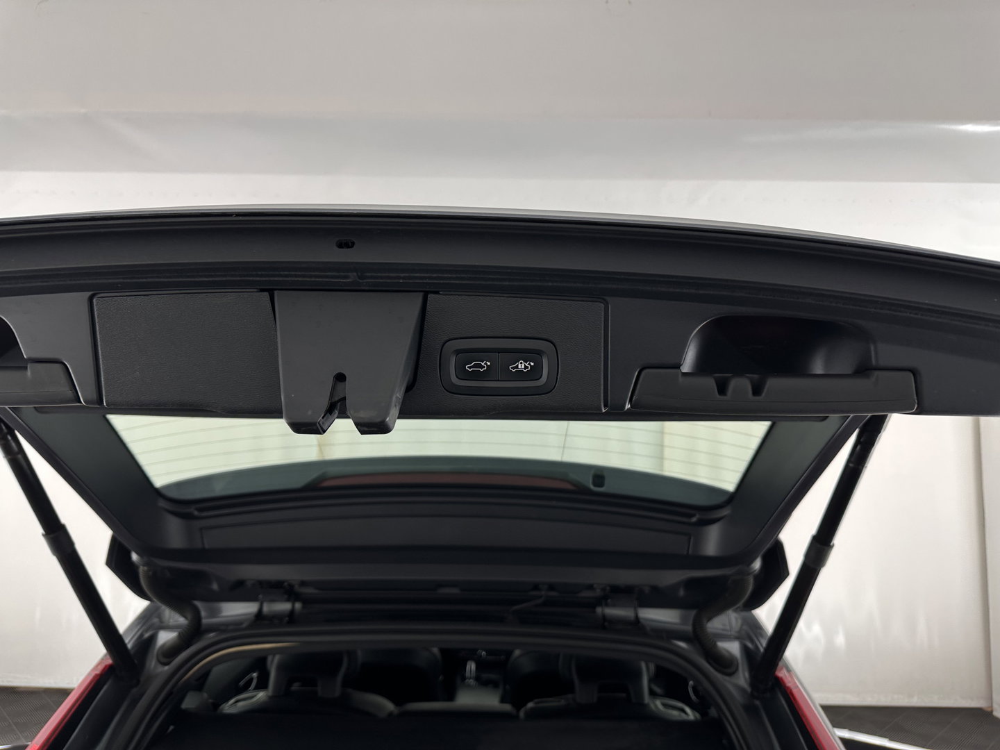 Volvo XC60 2.0 T8 R-Design Twin Engine AWD (Plug-In) (INCL-BTW) *PANO | LEATHER-MICROFIBRE | FULL-LED | KEYLESS | AIR-SUSPENSION | HEATED-SPORTSEATS | DIGI-COCKPIT | CAMERA | NAVI-FULLMAP | ECC | PDC | CRUISE | TOWBAR | 21''ALU*