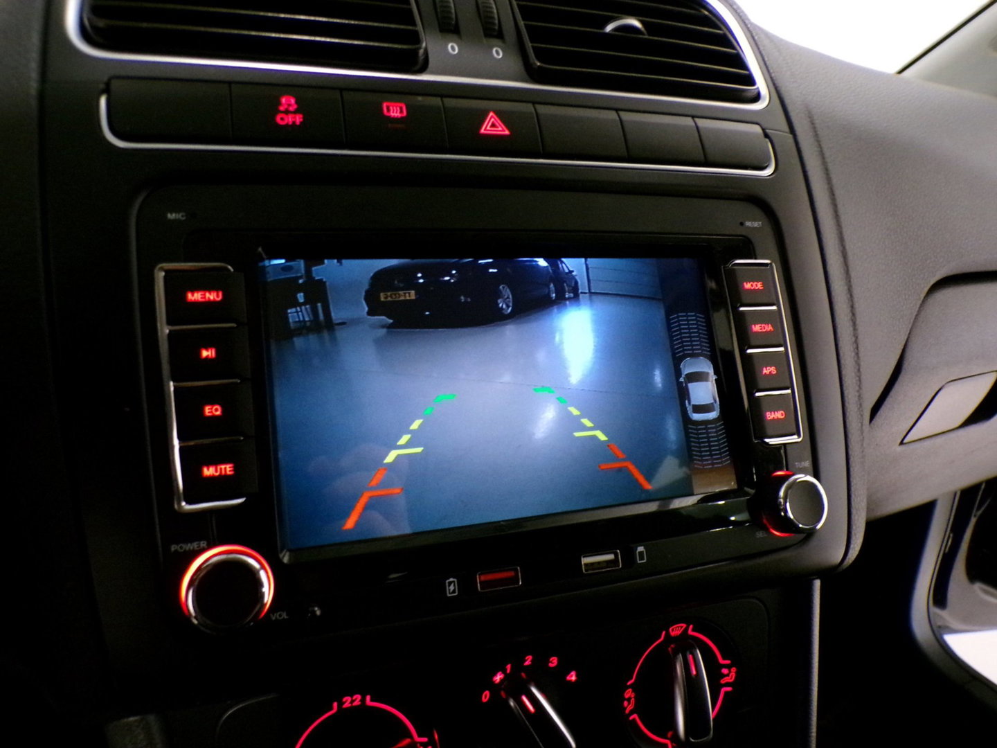 Volkswagen Polo 1.4-16V R-Line "Origineel NL!" Automaat! Apple-Carplay Camera Android-Auto Cruise-control 1e-eigenaar! Dealer-ond