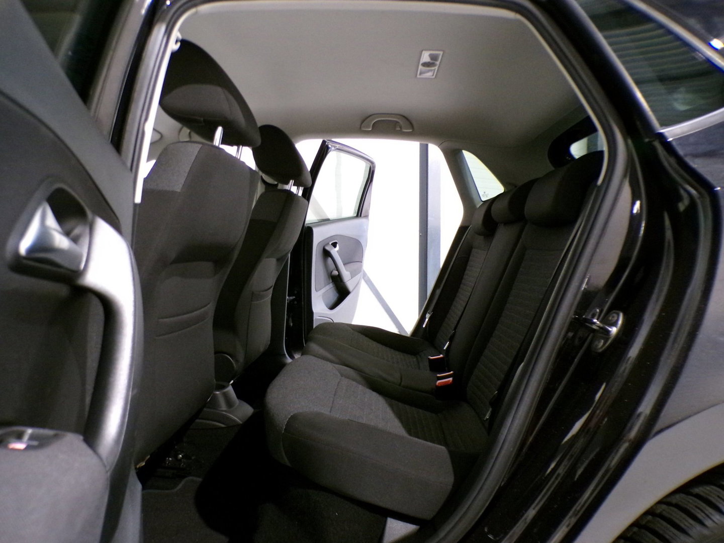 Volkswagen Polo 1.4-16V R-Line "Origineel NL!" Automaat! Apple-Carplay Camera Android-Auto Cruise-control 1e-eigenaar! Dealer-ond