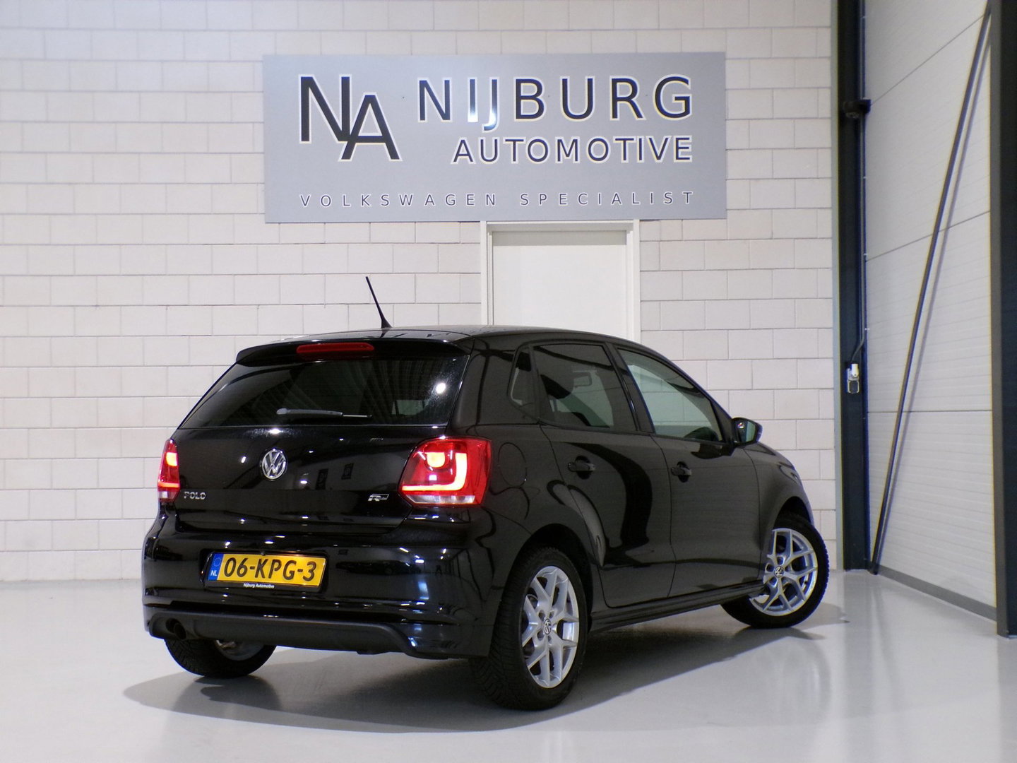 Volkswagen Polo 1.4-16V R-Line "Origineel NL!" Automaat! Apple-Carplay Camera Android-Auto Cruise-control 1e-eigenaar! Dealer-ond