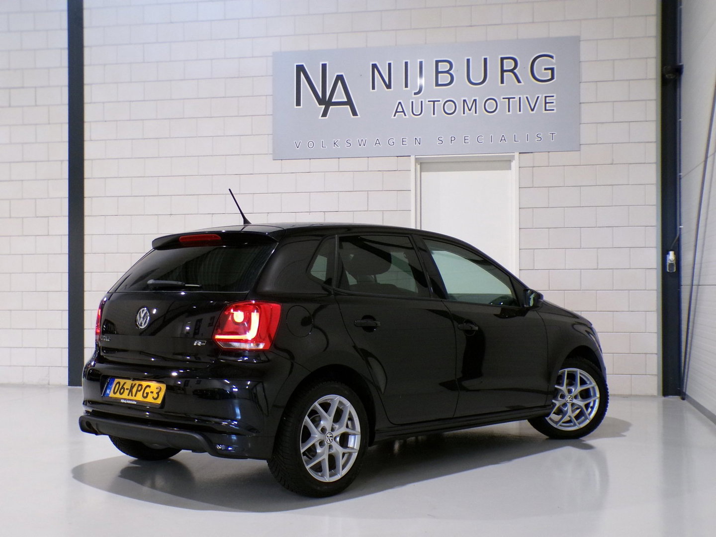 Volkswagen Polo 1.4-16V R-Line "Origineel NL!" Automaat! Apple-Carplay Camera Android-Auto Cruise-control 1e-eigenaar! Dealer-ond