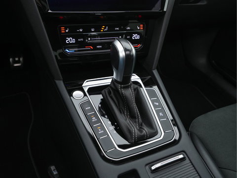 Volkswagen Arteon 1.4 TSI eHybrid R-Line Business+ (Plug-In) (INCL-BTW) *PANO | HEAD-UP | LEATHER-MICROFIBRE | FULL-LED | TOPVIEW | ADAPTIVE-CRUISE | BLINDSPOT | HEATED-SPORTSEATS | KEYLESS | NAVI-FULLMAP | PRIVACYGLASS | SHIFTPADDLES | DIGI-COCKPIT |