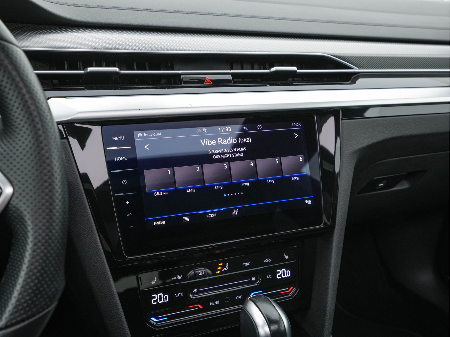 Volkswagen Arteon 1.4 TSI eHybrid R-Line Business+ (Plug-In) (INCL-BTW) *PANO | HEAD-UP | LEATHER-MICROFIBRE | FULL-LED | TOPVIEW | ADAPTIVE-CRUISE | BLINDSPOT | HEATED-SPORTSEATS | KEYLESS | NAVI-FULLMAP | PRIVACYGLASS | SHIFTPADDLES | DIGI-COCKPIT |