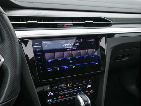 Volkswagen Arteon 1.4 TSI eHybrid R-Line Business+ (Plug-In) (INCL-BTW) *PANO | HEAD-UP | LEATHER-MICROFIBRE | FULL-LED | TOPVIEW | ADAPTIVE-CRUISE | BLINDSPOT | HEATED-SPORTSEATS | KEYLESS | NAVI-FULLMAP | PRIVACYGLASS | SHIFTPADDLES | DIGI-COCKPIT |