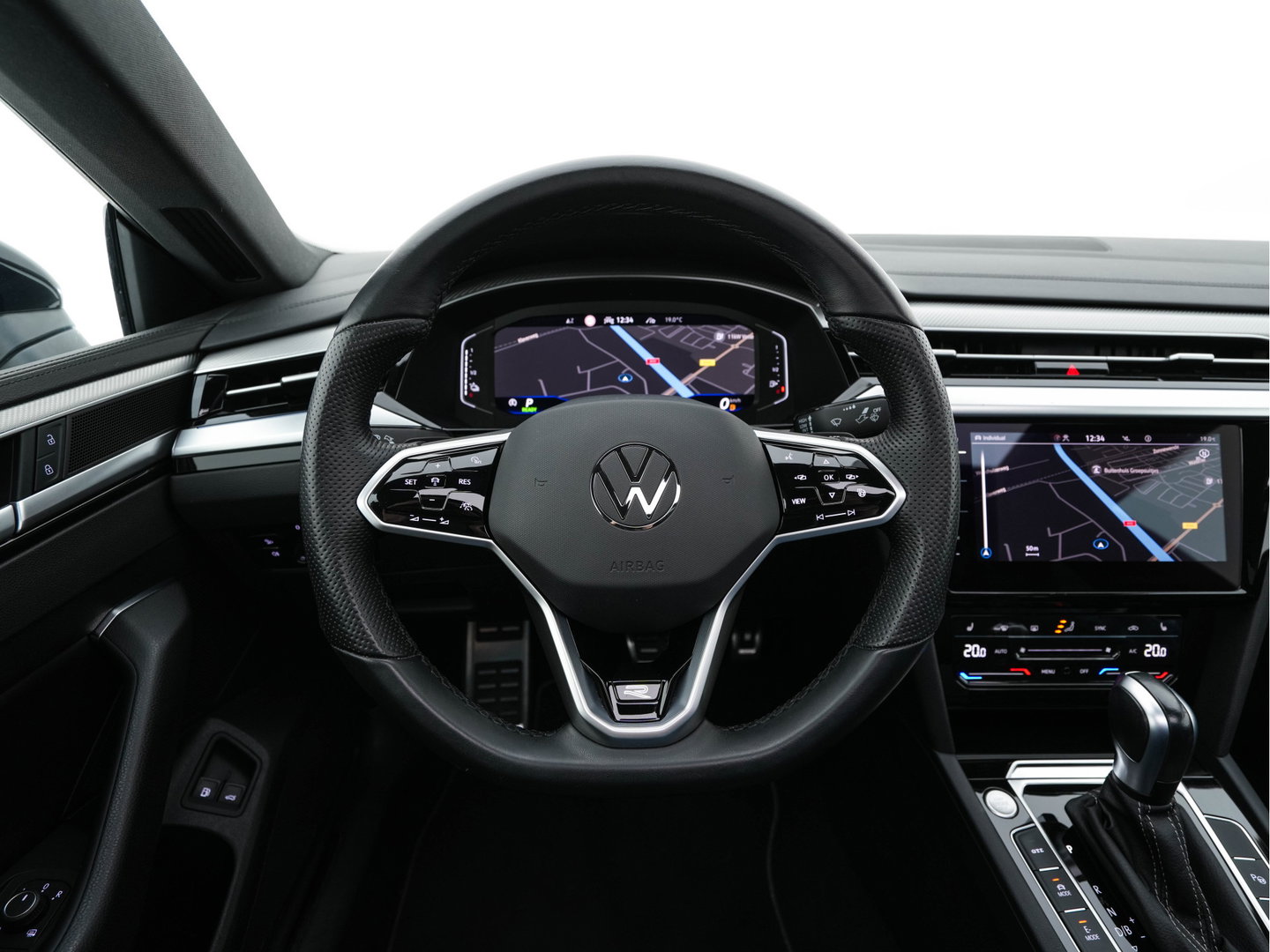 Volkswagen Arteon 1.4 TSI eHybrid R-Line Business+ (Plug-In) (INCL-BTW) *PANO | HEAD-UP | LEATHER-MICROFIBRE | FULL-LED | TOPVIEW | ADAPTIVE-CRUISE | BLINDSPOT | HEATED-SPORTSEATS | KEYLESS | NAVI-FULLMAP | PRIVACYGLASS | SHIFTPADDLES | DIGI-COCKPIT |