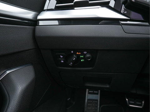 Volkswagen Arteon 1.4 TSI eHybrid R-Line Business+ (Plug-In) (INCL-BTW) *PANO | HEAD-UP | LEATHER-MICROFIBRE | FULL-LED | TOPVIEW | ADAPTIVE-CRUISE | BLINDSPOT | HEATED-SPORTSEATS | KEYLESS | NAVI-FULLMAP | PRIVACYGLASS | SHIFTPADDLES | DIGI-COCKPIT |