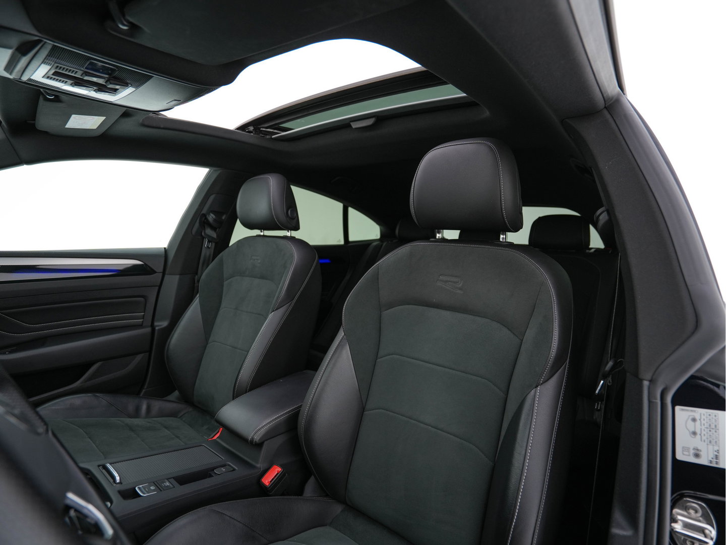 Volkswagen Arteon 1.4 TSI eHybrid R-Line Business+ (Plug-In) (INCL-BTW) *PANO | HEAD-UP | LEATHER-MICROFIBRE | FULL-LED | TOPVIEW | ADAPTIVE-CRUISE | BLINDSPOT | HEATED-SPORTSEATS | KEYLESS | NAVI-FULLMAP | PRIVACYGLASS | SHIFTPADDLES | DIGI-COCKPIT |