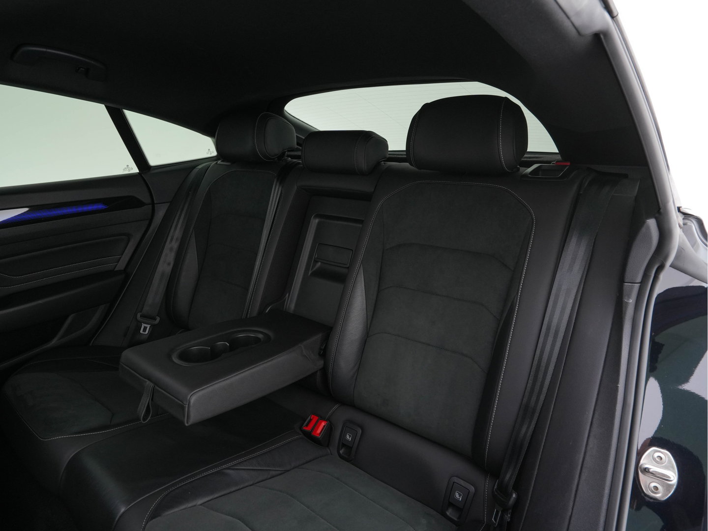 Volkswagen Arteon 1.4 TSI eHybrid R-Line Business+ (Plug-In) (INCL-BTW) *PANO | HEAD-UP | LEATHER-MICROFIBRE | FULL-LED | TOPVIEW | ADAPTIVE-CRUISE | BLINDSPOT | HEATED-SPORTSEATS | KEYLESS | NAVI-FULLMAP | PRIVACYGLASS | SHIFTPADDLES | DIGI-COCKPIT |