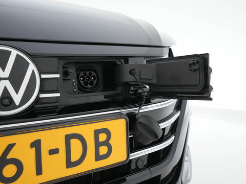 Volkswagen Arteon 1.4 TSI eHybrid R-Line Business+ (Plug-In) (INCL-BTW) *PANO | HEAD-UP | LEATHER-MICROFIBRE | FULL-LED | TOPVIEW | ADAPTIVE-CRUISE | BLINDSPOT | HEATED-SPORTSEATS | KEYLESS | NAVI-FULLMAP | PRIVACYGLASS | SHIFTPADDLES | DIGI-COCKPIT |