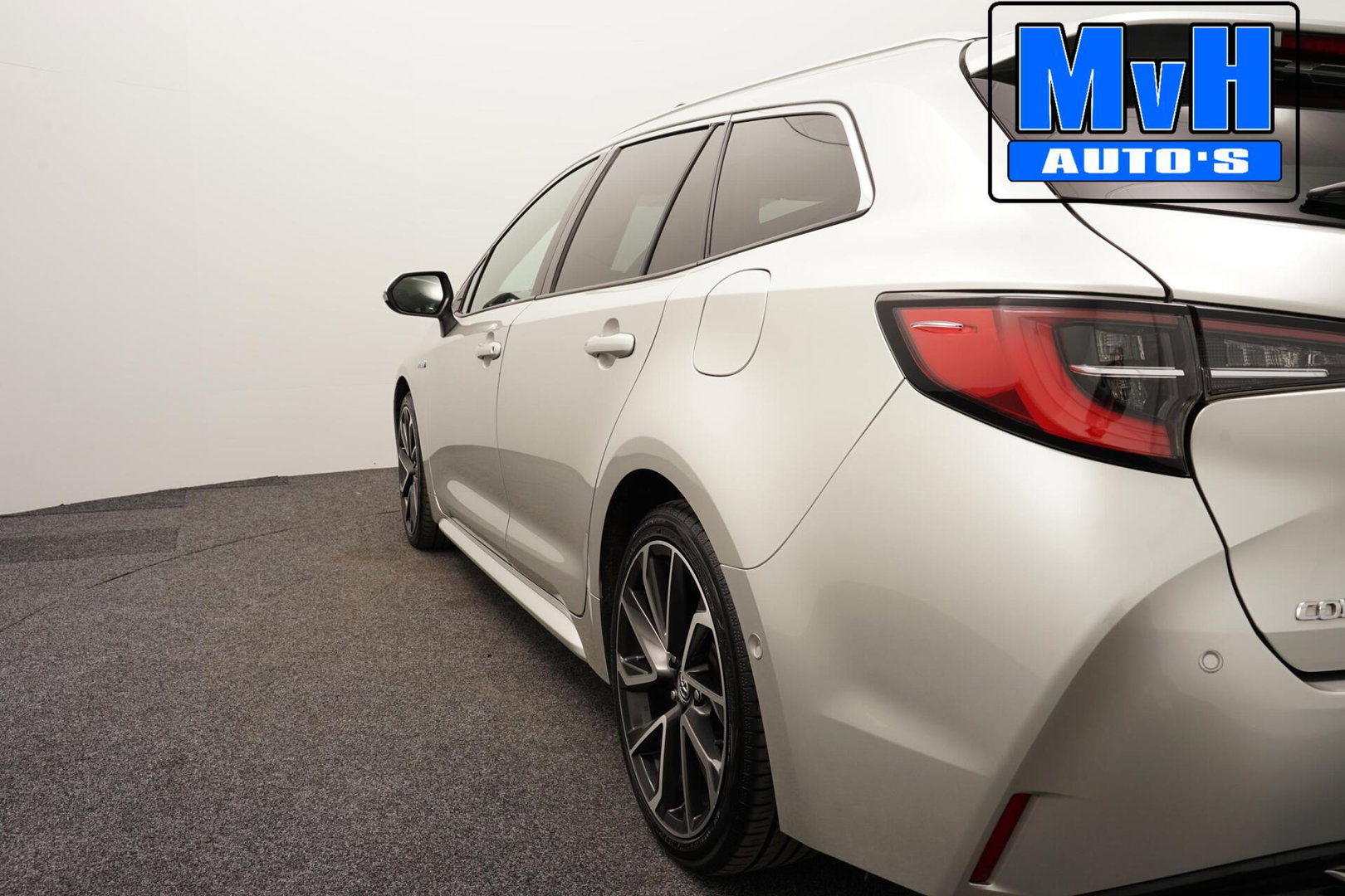 Toyota Corolla Touring Sports 2.0 Hybrid Executive|PANO|LUXE!