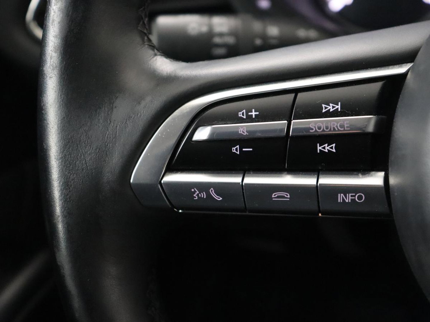 Mazda CX-30 2.0 e-SkyActiv-X M Hybrid Comfort | Stoelverwarming | Head-Up | Camera | Carplay | Adaptive cruise | Navigatie | Stuurverwarming | 18'' | Keyless | Full LED | Climate control