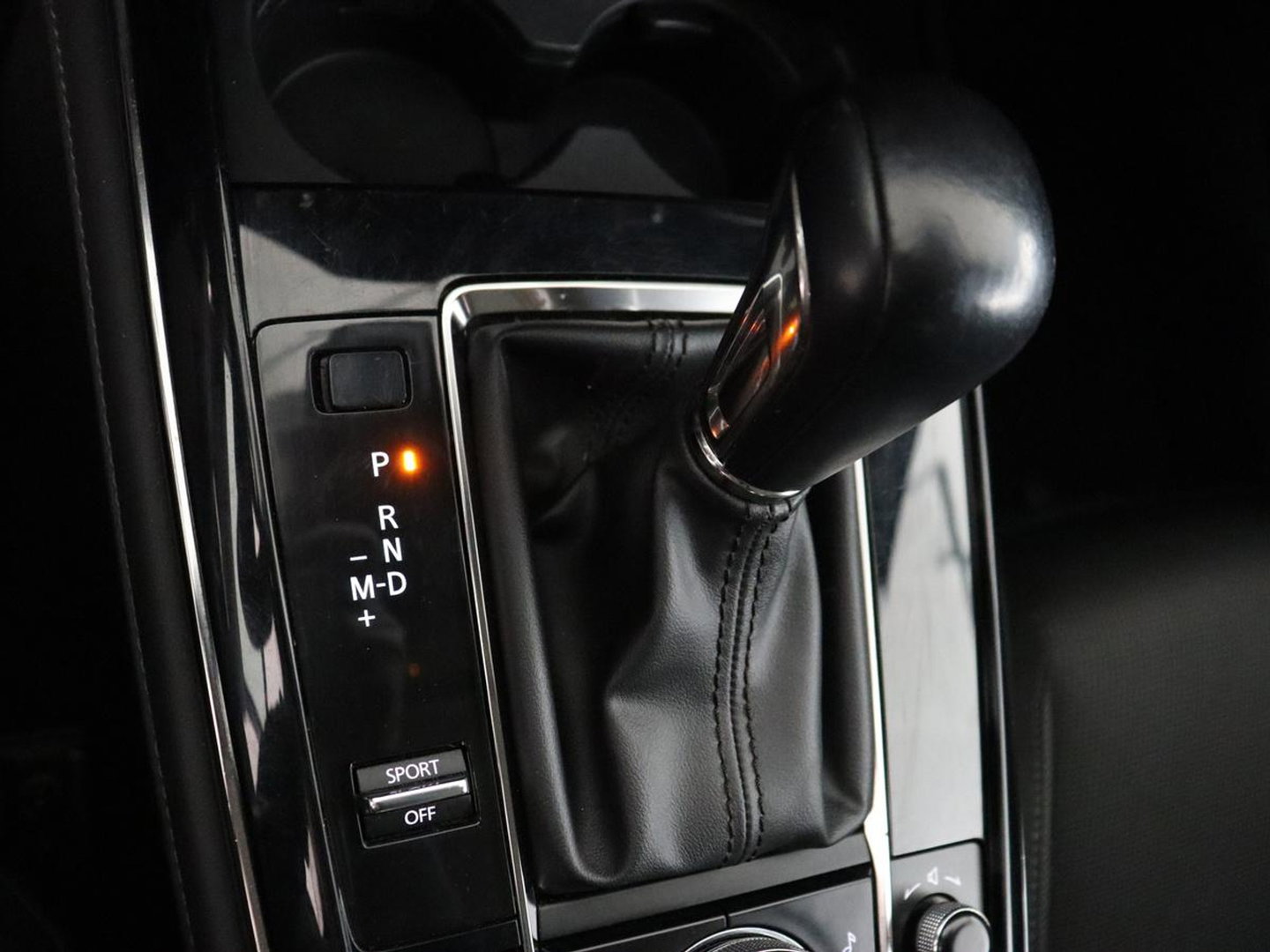 Mazda CX-30 2.0 e-SkyActiv-X M Hybrid Comfort | Stoelverwarming | Head-Up | Camera | Carplay | Adaptive cruise | Navigatie | Stuurverwarming | 18'' | Keyless | Full LED | Climate control