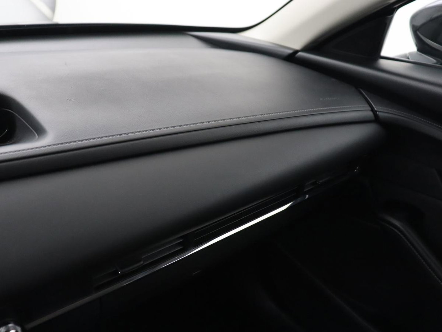 Mazda CX-30 2.0 e-SkyActiv-X M Hybrid Comfort | Stoelverwarming | Head-Up | Camera | Carplay | Adaptive cruise | Navigatie | Stuurverwarming | 18'' | Keyless | Full LED | Climate control