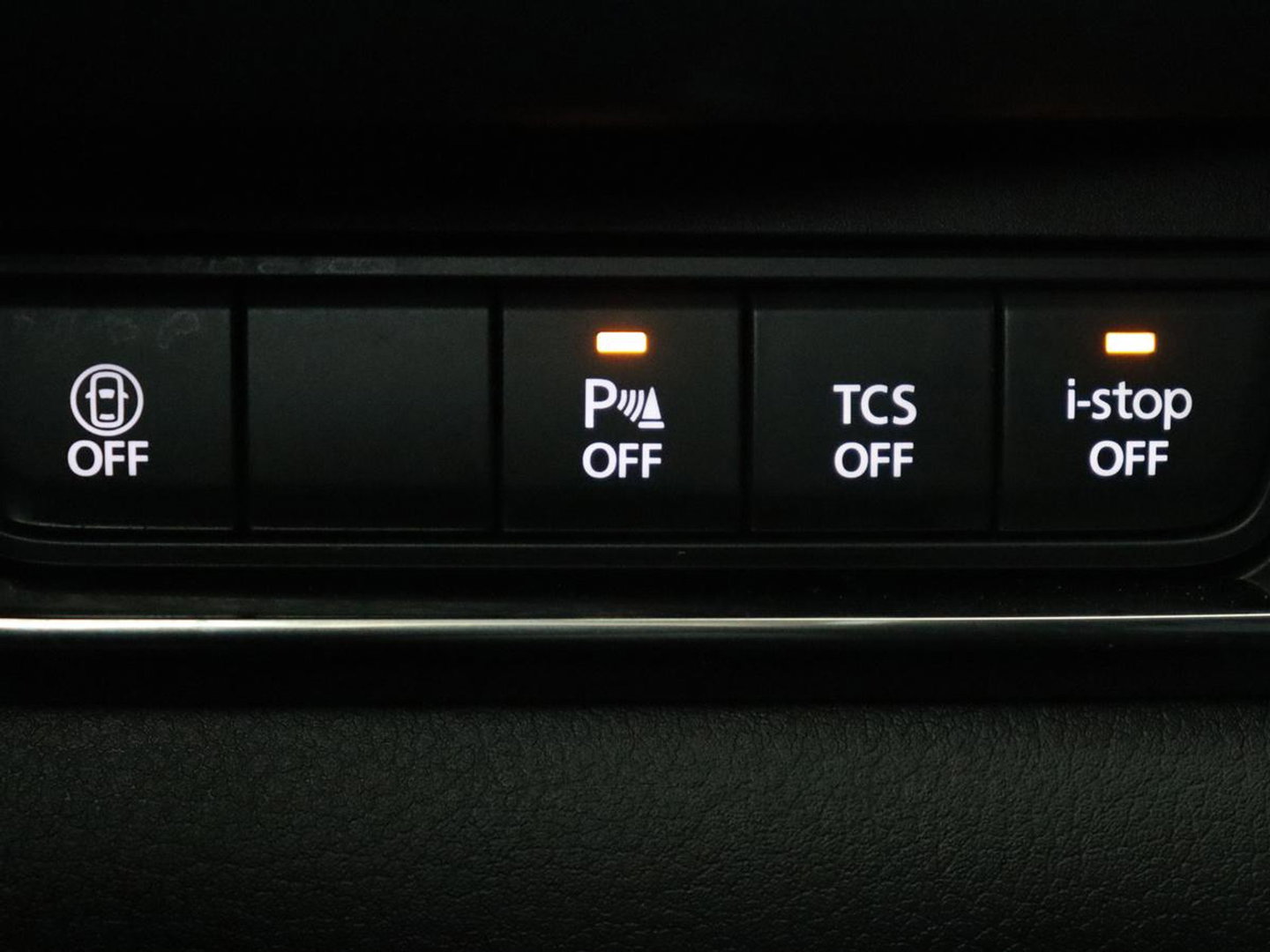 Mazda CX-30 2.0 e-SkyActiv-X M Hybrid Comfort | Stoelverwarming | Head-Up | Camera | Carplay | Adaptive cruise | Navigatie | Stuurverwarming | 18'' | Keyless | Full LED | Climate control