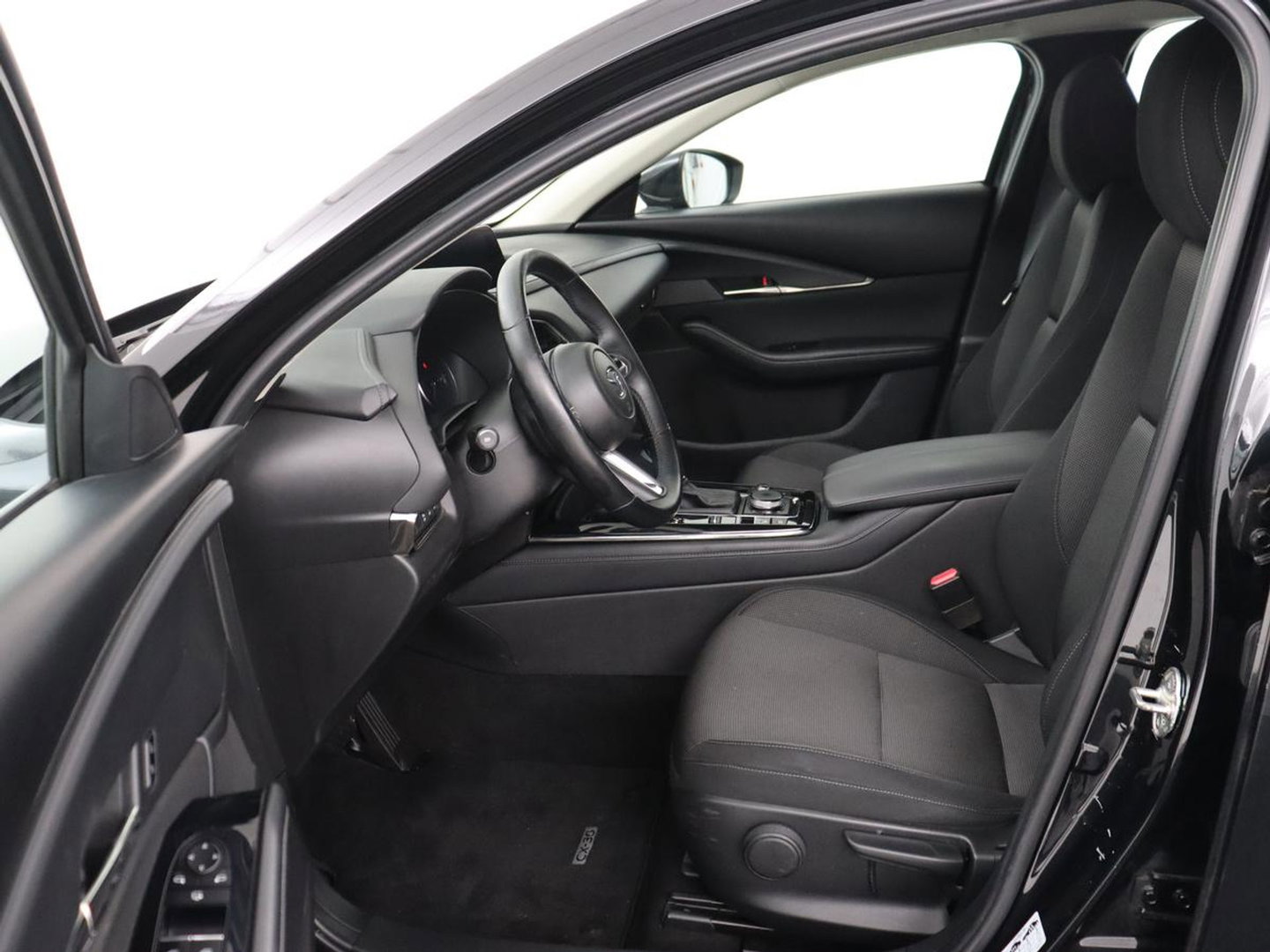 Mazda CX-30 2.0 e-SkyActiv-X M Hybrid Comfort | Stoelverwarming | Head-Up | Camera | Carplay | Adaptive cruise | Navigatie | Stuurverwarming | 18'' | Keyless | Full LED | Climate control