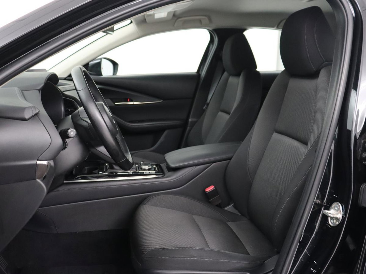 Mazda CX-30 2.0 e-SkyActiv-X M Hybrid Comfort | Stoelverwarming | Head-Up | Camera | Carplay | Adaptive cruise | Navigatie | Stuurverwarming | 18'' | Keyless | Full LED | Climate control