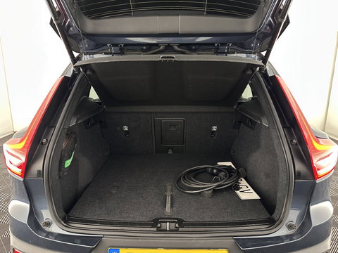 Volvo XC40 Recharge Plus [ 3-Fase ] {SOH-90%} (INCL.BTW) *ADAPTIVE-CRUISE | FULL-LED | BLINDSPOT | HEATED-SPORTSEATS | KEYLESS | DIGI-COCKPIT | CAMERA | PRIVACY-GLASS | ECC | PDC | 19''ALU | TOWBAR*