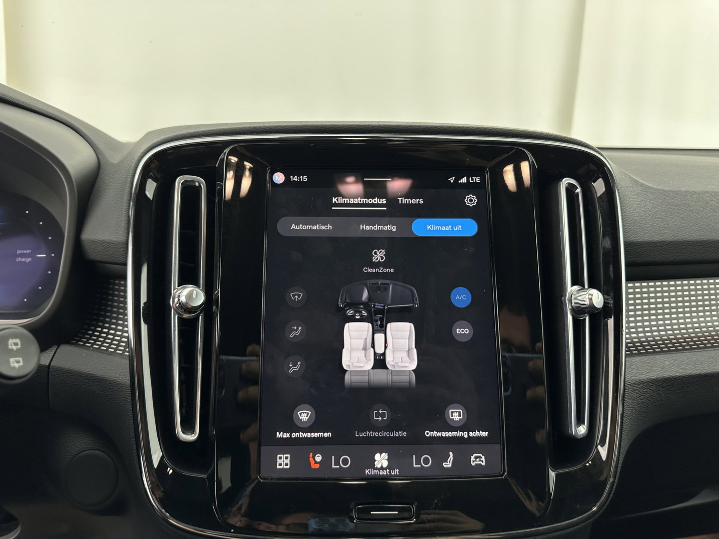 Volvo XC40 Recharge Plus [ 3-Fase ] {SOH-90%} (INCL.BTW) *ADAPTIVE-CRUISE | FULL-LED | BLINDSPOT | HEATED-SPORTSEATS | KEYLESS | DIGI-COCKPIT | CAMERA | PRIVACY-GLASS | ECC | PDC | 19''ALU | TOWBAR*