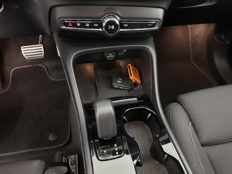 Volvo XC40 Recharge Plus [ 3-Fase ] {SOH-90%} (INCL.BTW) *ADAPTIVE-CRUISE | FULL-LED | BLINDSPOT | HEATED-SPORTSEATS | KEYLESS | DIGI-COCKPIT | CAMERA | PRIVACY-GLASS | ECC | PDC | 19''ALU | TOWBAR*