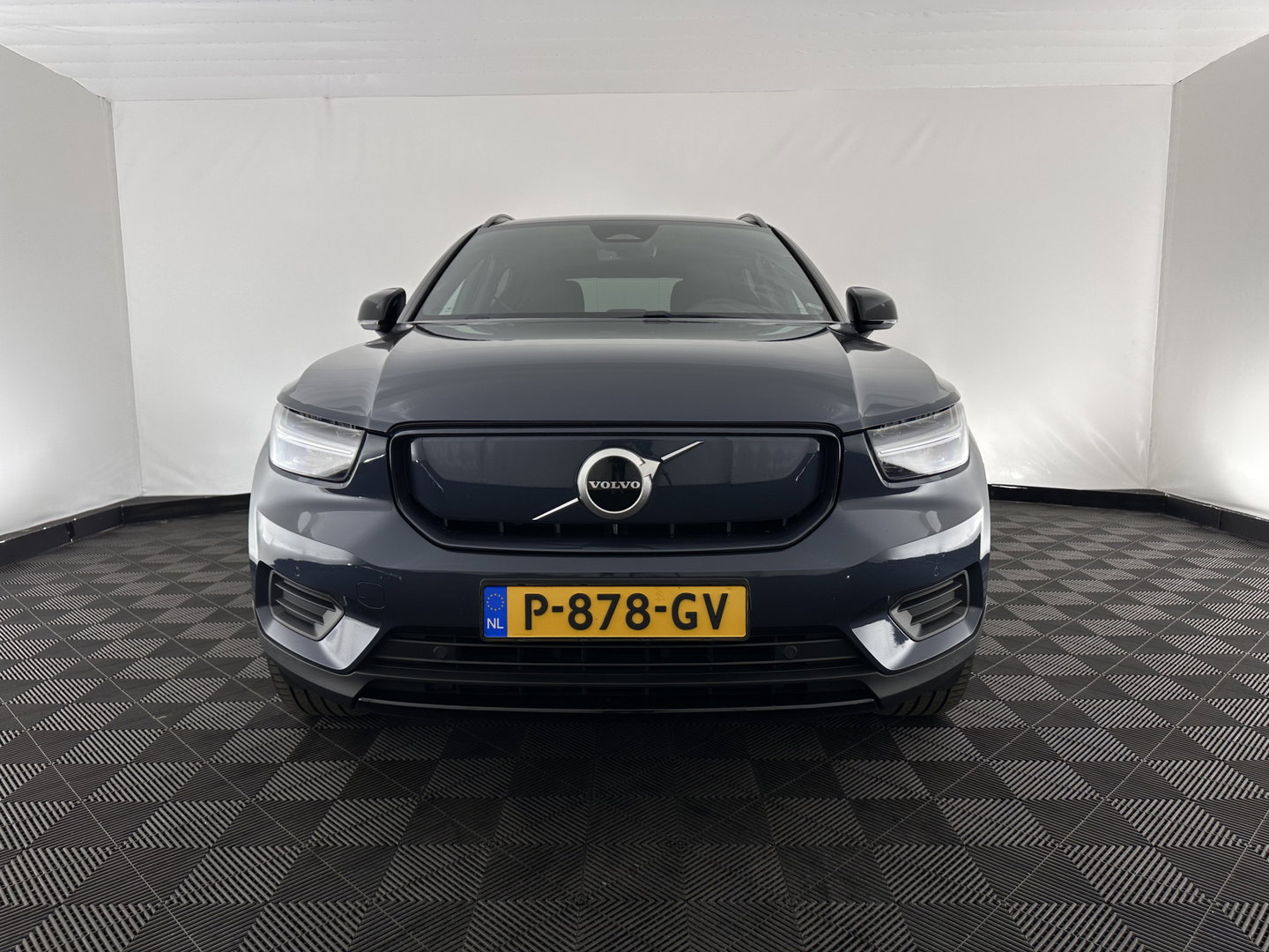 Volvo XC40 Recharge Plus [ 3-Fase ] {SOH-90%} (INCL.BTW) *ADAPTIVE-CRUISE | FULL-LED | BLINDSPOT | HEATED-SPORTSEATS | KEYLESS | DIGI-COCKPIT | CAMERA | PRIVACY-GLASS | ECC | PDC | 19''ALU | TOWBAR*