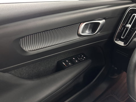 Volvo XC40 Recharge Plus [ 3-Fase ] {SOH-90%} (INCL.BTW) *ADAPTIVE-CRUISE | FULL-LED | BLINDSPOT | HEATED-SPORTSEATS | KEYLESS | DIGI-COCKPIT | CAMERA | PRIVACY-GLASS | ECC | PDC | 19''ALU | TOWBAR*