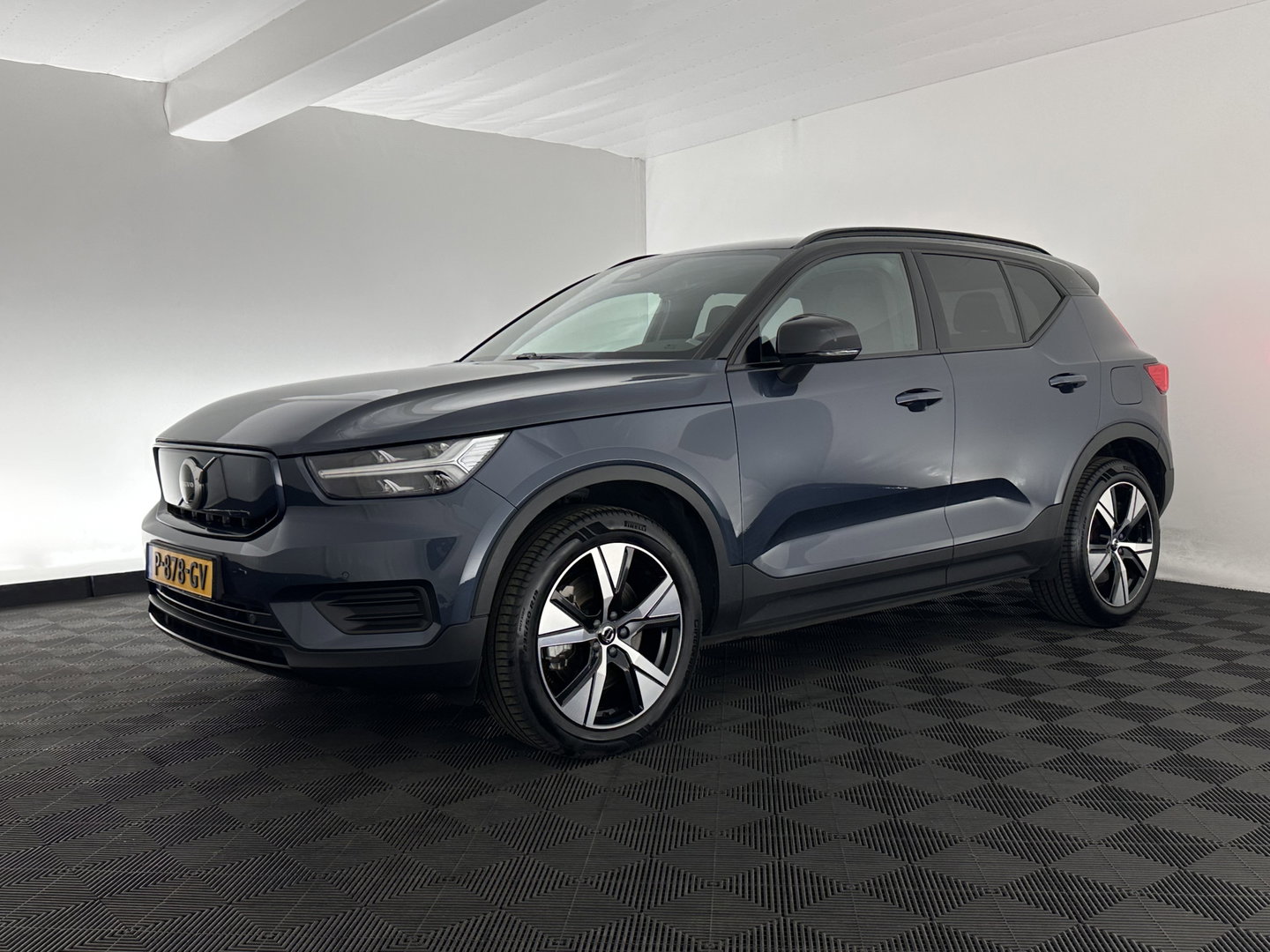 Volvo XC40 Recharge Plus [ 3-Fase ] {SOH-90%} (INCL.BTW) *ADAPTIVE-CRUISE | FULL-LED | BLINDSPOT | HEATED-SPORTSEATS | KEYLESS | DIGI-COCKPIT | CAMERA | PRIVACY-GLASS | ECC | PDC | 19''ALU | TOWBAR*
