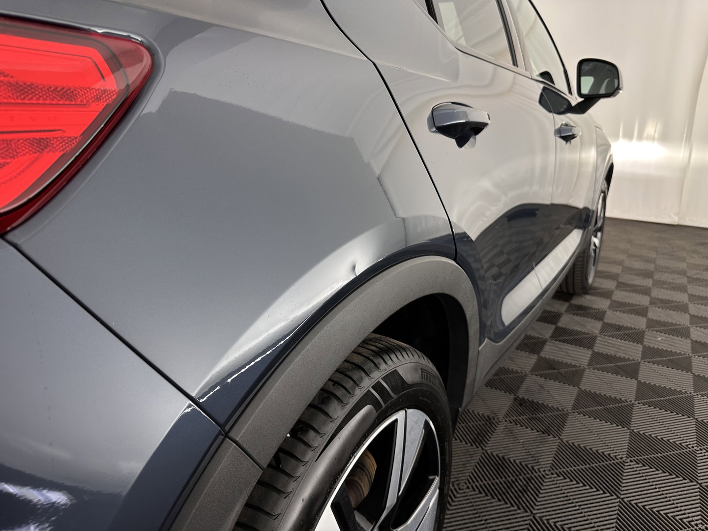 Volvo XC40 Recharge Plus [ 3-Fase ] {SOH-90%} (INCL.BTW) *ADAPTIVE-CRUISE | FULL-LED | BLINDSPOT | HEATED-SPORTSEATS | KEYLESS | DIGI-COCKPIT | CAMERA | PRIVACY-GLASS | ECC | PDC | 19''ALU | TOWBAR*