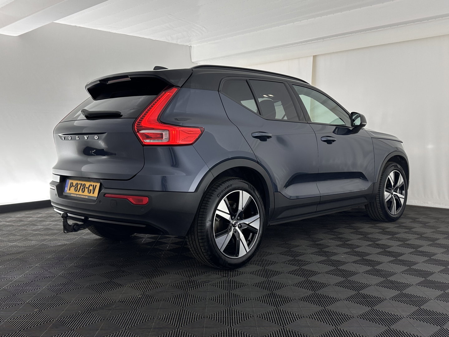 Volvo XC40 Recharge Plus [ 3-Fase ] {SOH-90%} (INCL.BTW) *ADAPTIVE-CRUISE | FULL-LED | BLINDSPOT | HEATED-SPORTSEATS | KEYLESS | DIGI-COCKPIT | CAMERA | PRIVACY-GLASS | ECC | PDC | 19''ALU | TOWBAR*