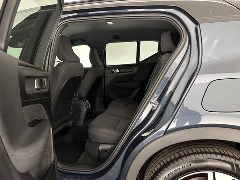 Volvo XC40 Recharge Plus [ 3-Fase ] {SOH-90%} (INCL.BTW) *ADAPTIVE-CRUISE | FULL-LED | BLINDSPOT | HEATED-SPORTSEATS | KEYLESS | DIGI-COCKPIT | CAMERA | PRIVACY-GLASS | ECC | PDC | 19''ALU | TOWBAR*