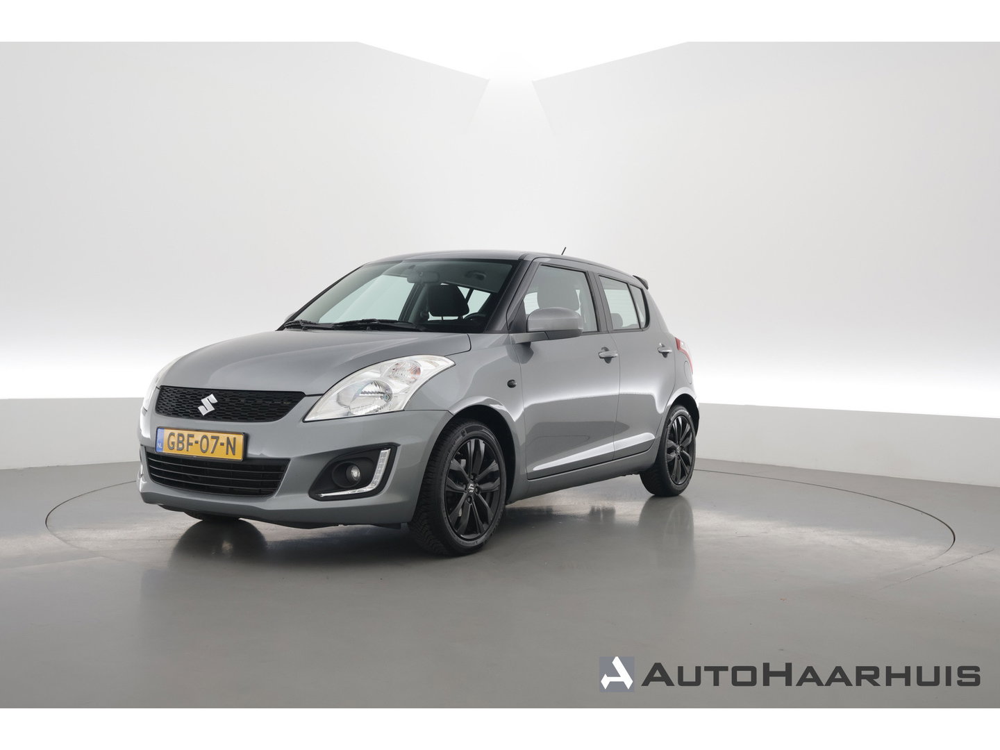 Suzuki Swift 1.2 94PK Bandit EASSS | Rijklaar! | Trekhaak | Cruise | 4-cilinder | Airco | 5-deurs | All-Seasons V