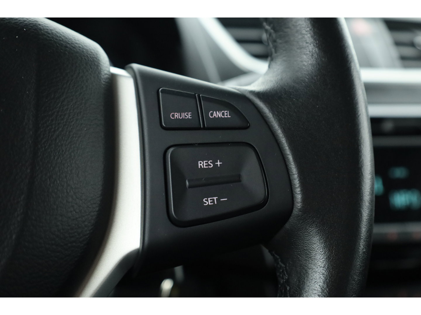 Suzuki Swift 1.2 94PK Bandit EASSS | Rijklaar! | Trekhaak | Cruise | 4-cilinder | Airco | 5-deurs | All-Seasons V