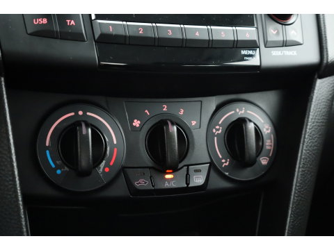 Suzuki Swift 1.2 94PK Bandit EASSS | Rijklaar! | Trekhaak | Cruise | 4-cilinder | Airco | 5-deurs | All-Seasons V